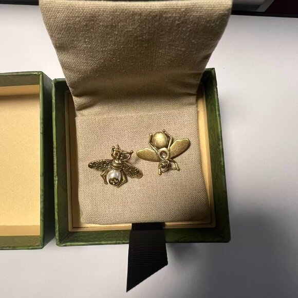 New Gucci Bee Logo Earrings Set (Full Packaging) - Picture 2 of 6